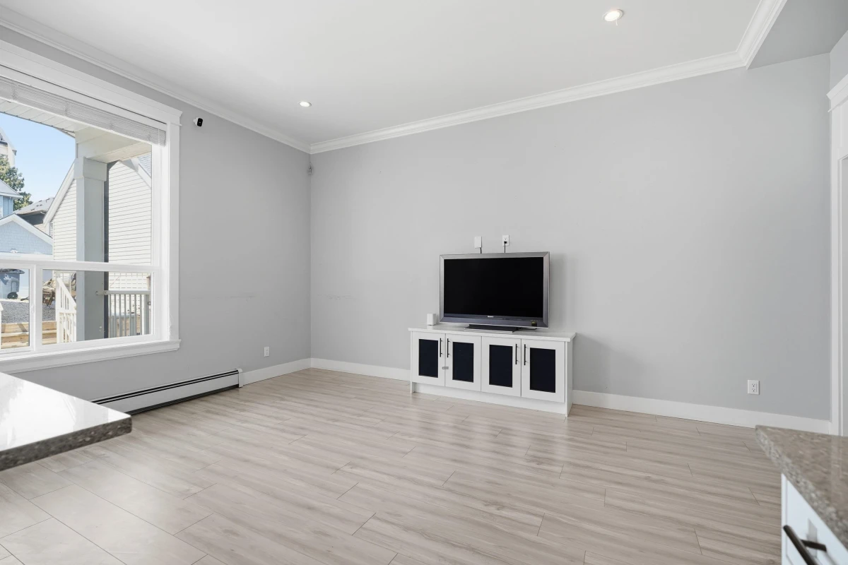 Living Room Photo of 6035 138a Street, Surrey, BC