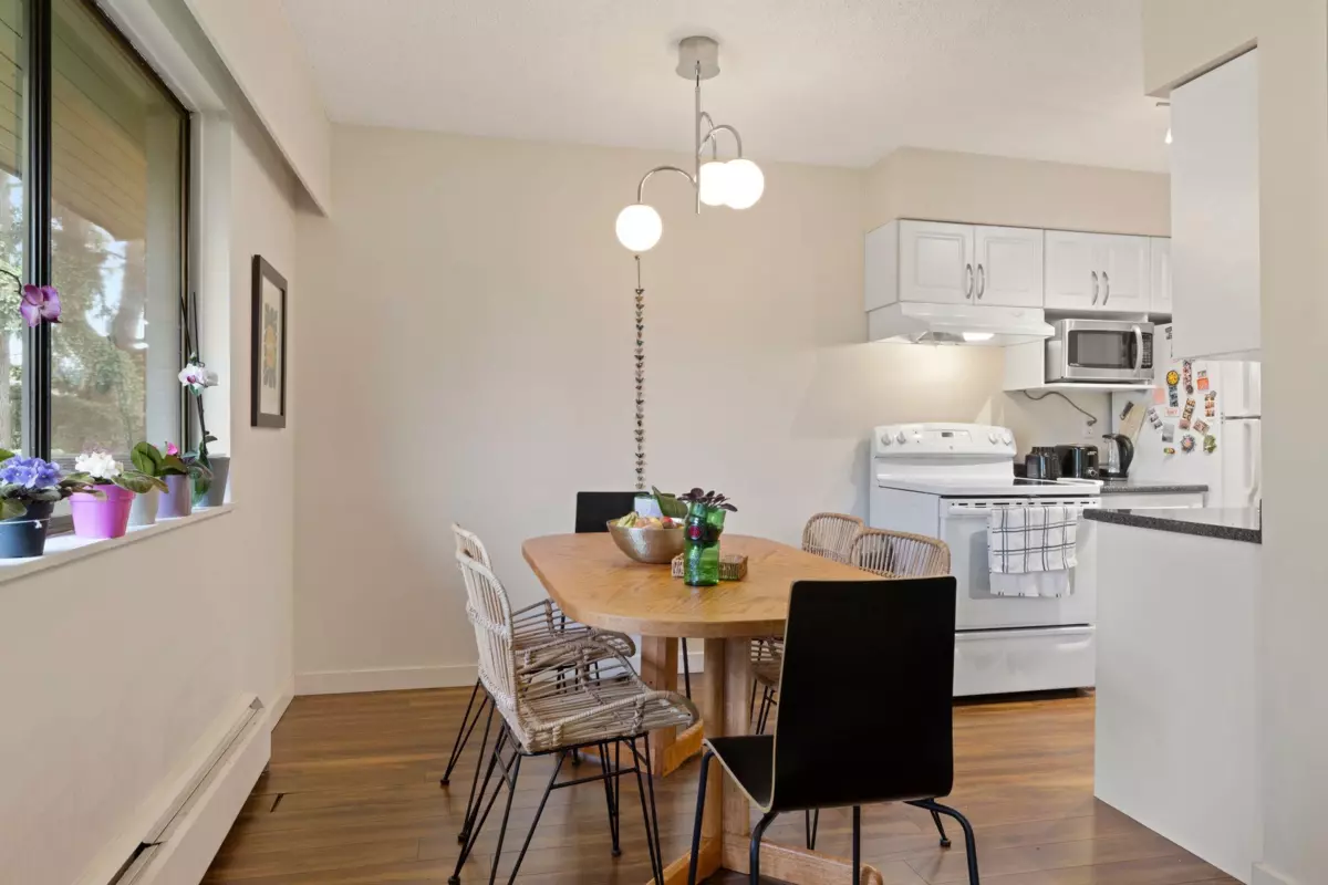 Dining Area Photo of 305 175 E 4th Street, North Vancouver, BC