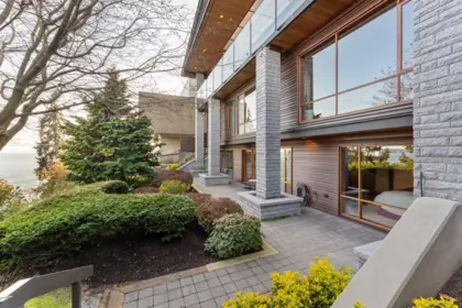 Entry Foyer Photo of 3673 Sunset Lane, West Vancouver, BC