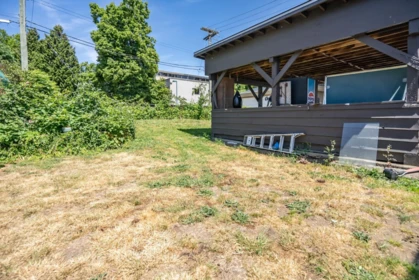 Backyard Photo of 1987 E 61st Avenue, Vancouver, BC