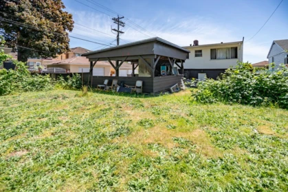 Garden / Landscaping Photo of 1987 E 61st Avenue, Vancouver, BC