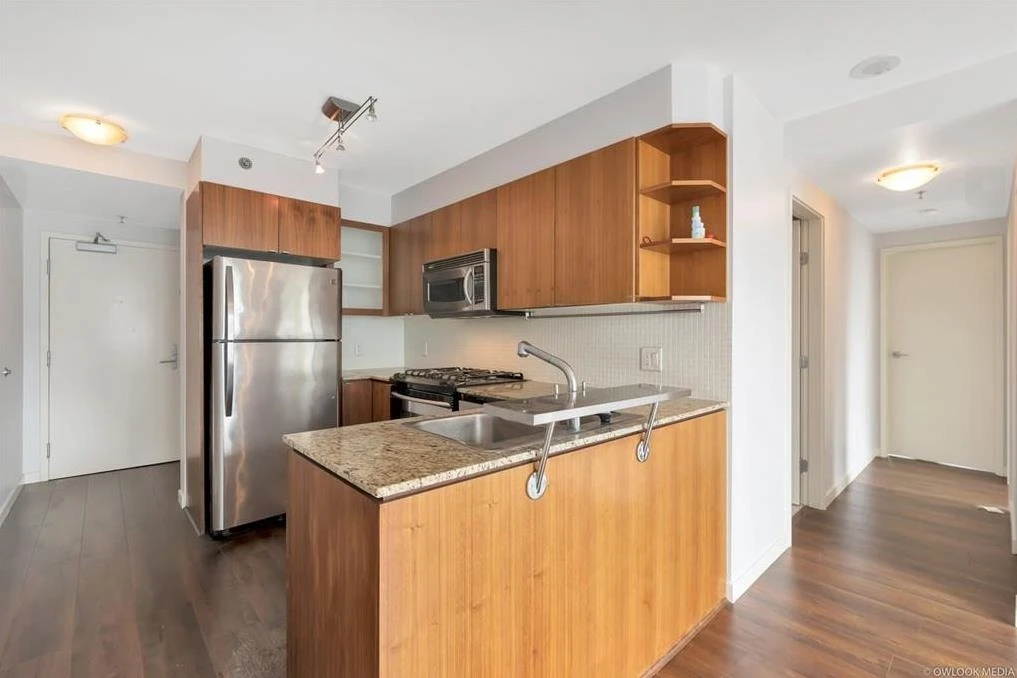 Dining Area Photo of 906 822 Seymour Street, Vancouver, BC
