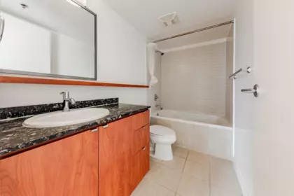 Powder Room Photo of 906 822 Seymour Street, Vancouver, BC