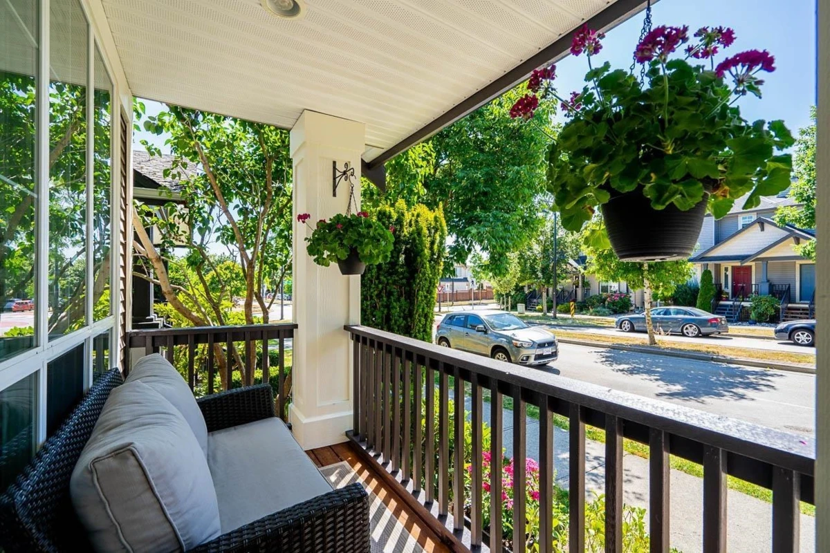 Family Room Photo of 16581 60 Avenue, Surrey, BC