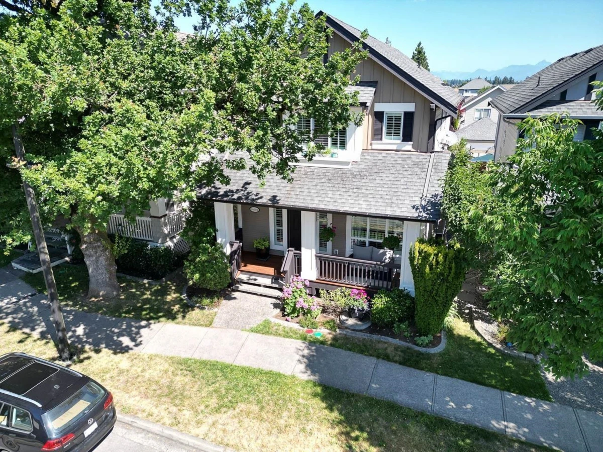Living Room Photo of 16581 60 Avenue, Surrey, BC