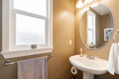 Guest Bathroom Photo of 16581 60 Avenue, Surrey, BC