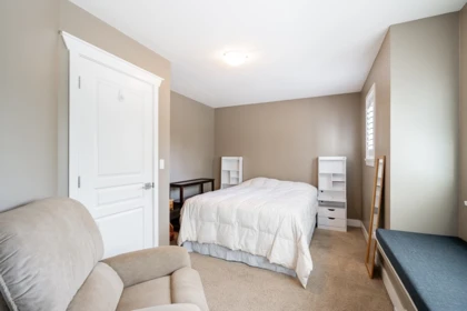 Mudroom Photo of 16581 60 Avenue, Surrey, BC