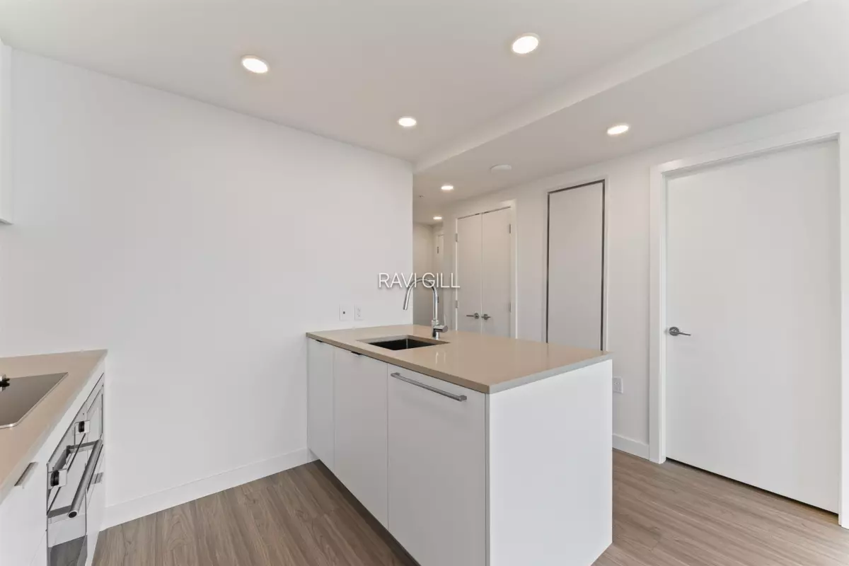 Family Room Photo of 2609 13675 107a Avenue, Surrey, BC