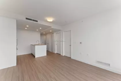 Walk-In Closet Photo of 2609 13675 107a Avenue, Surrey, BC