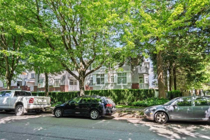 Backyard Photo of 313 1675 W 10th Avenue, Vancouver, BC