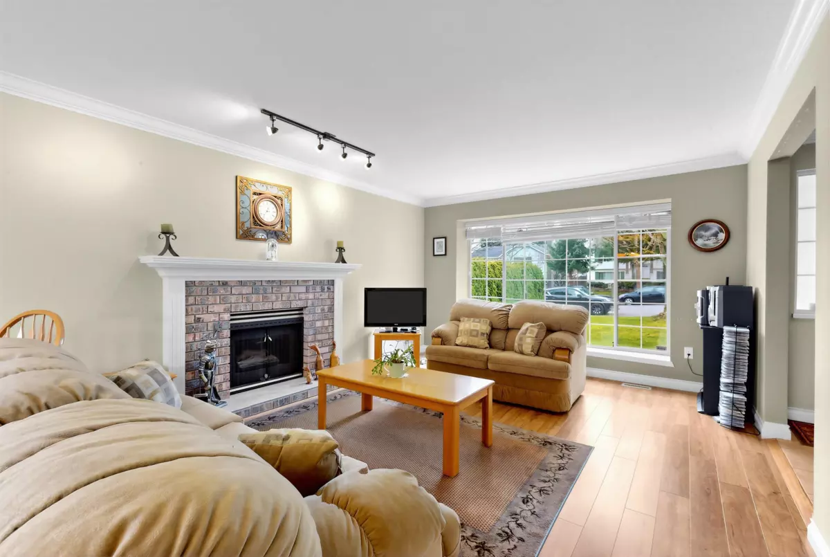Family Room Photo of 15929 88a Avenue, Surrey, BC