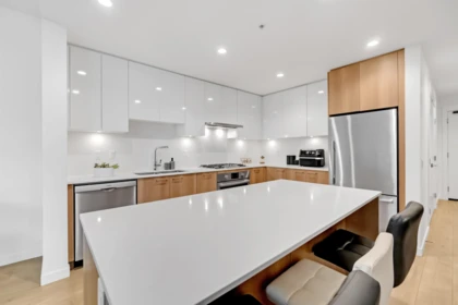 303 715 W 15th Street, North Vancouver, BC, North Vancouver — Apartment/Condo for sale