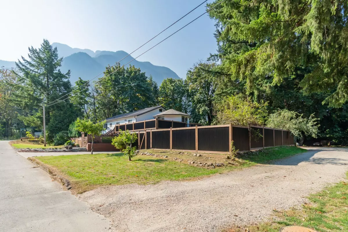 Family Room Photo of 695 Hudson Bay Street, Hope, BC