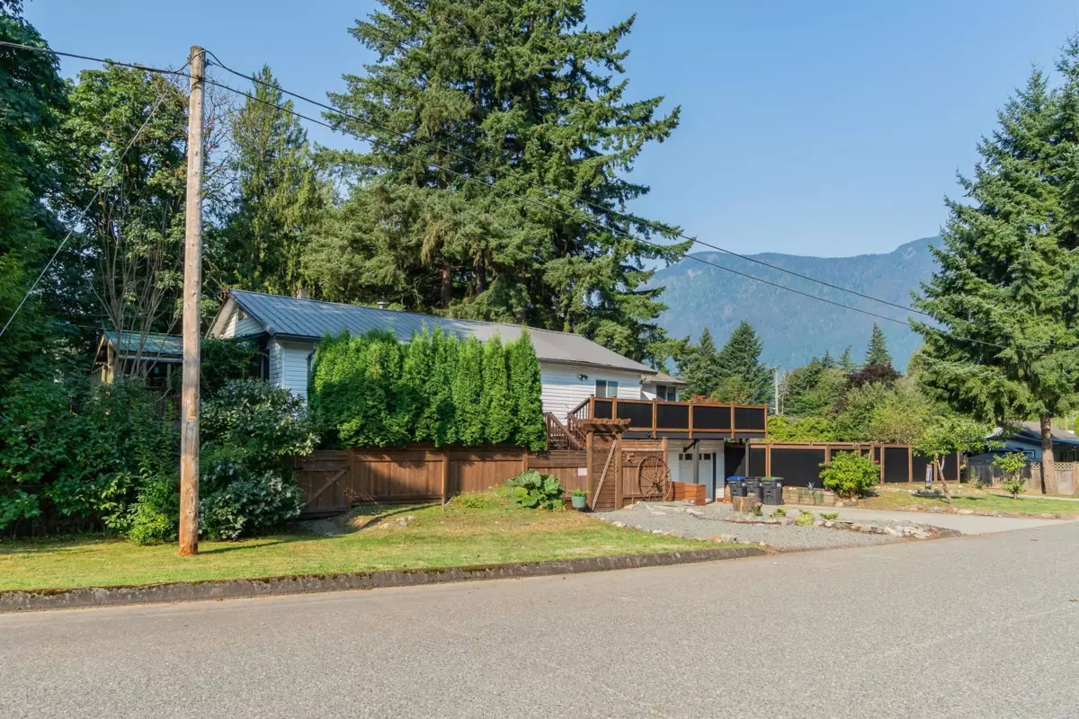 Living Room Photo of 695 Hudson Bay Street, Hope, BC