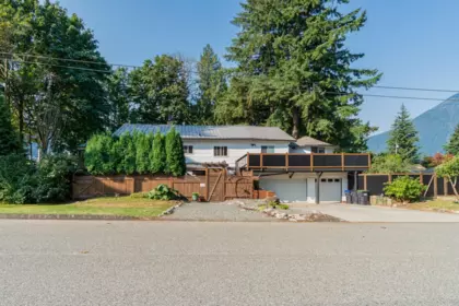 695 Hudson Bay Street, Hope, BC, Hope — Single Family Residence for sale