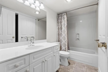 Hallway Photo of 202 5553 16 Avenue, Delta, BC