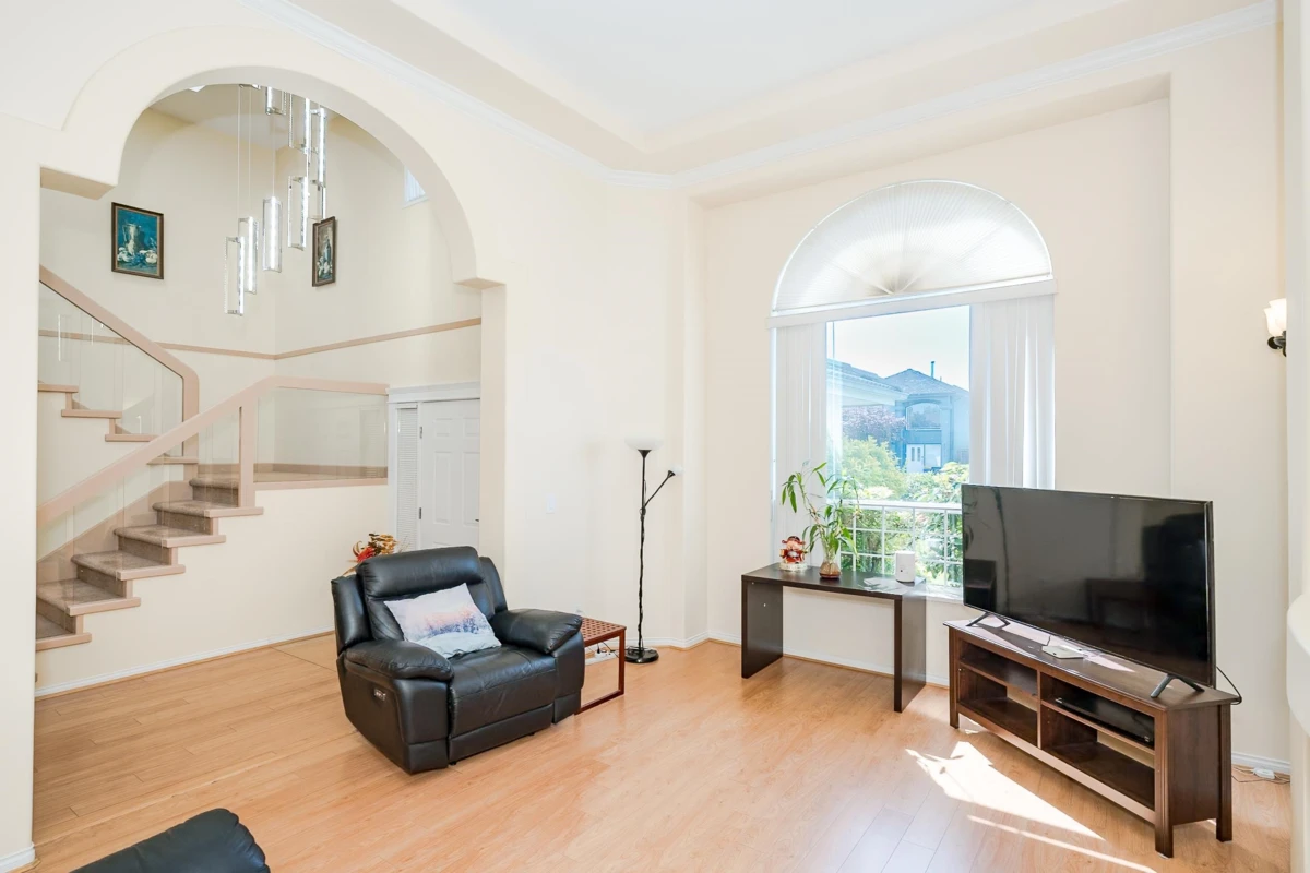 Living Room Photo of 12100 Cameron Drive, Richmond, BC