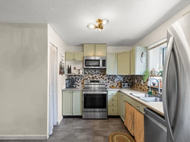 Walk-In Closet Photo of 39 45740 Thomas Road, Chilliwack, BC