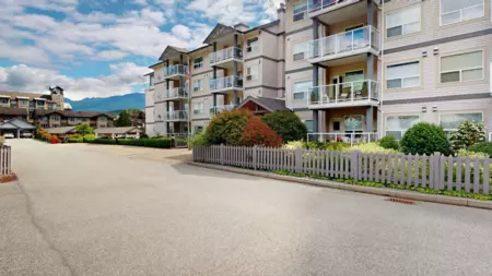 Outdoor Patio Photo of 107 1203 Pemberton Avenue, Squamish, BC