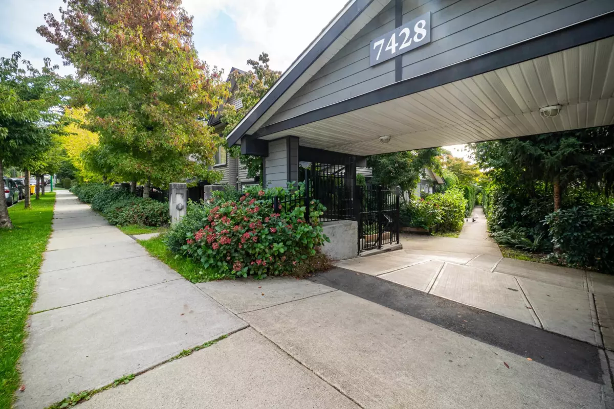 Family Room Photo of 24 7428 14th Avenue, Burnaby, BC