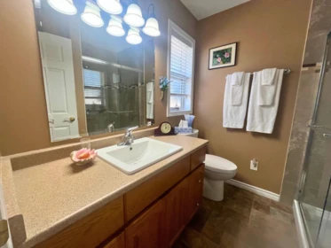 Primary Bathroom Photo of 18 46485 Airport Road, Chilliwack, BC