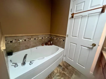 Walk-In Closet Photo of 18 46485 Airport Road, Chilliwack, BC
