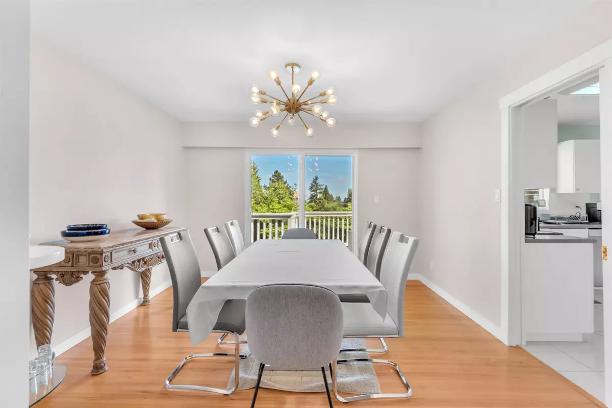 Dining Area Photo of 670 St. Andrews Road, West Vancouver, BC
