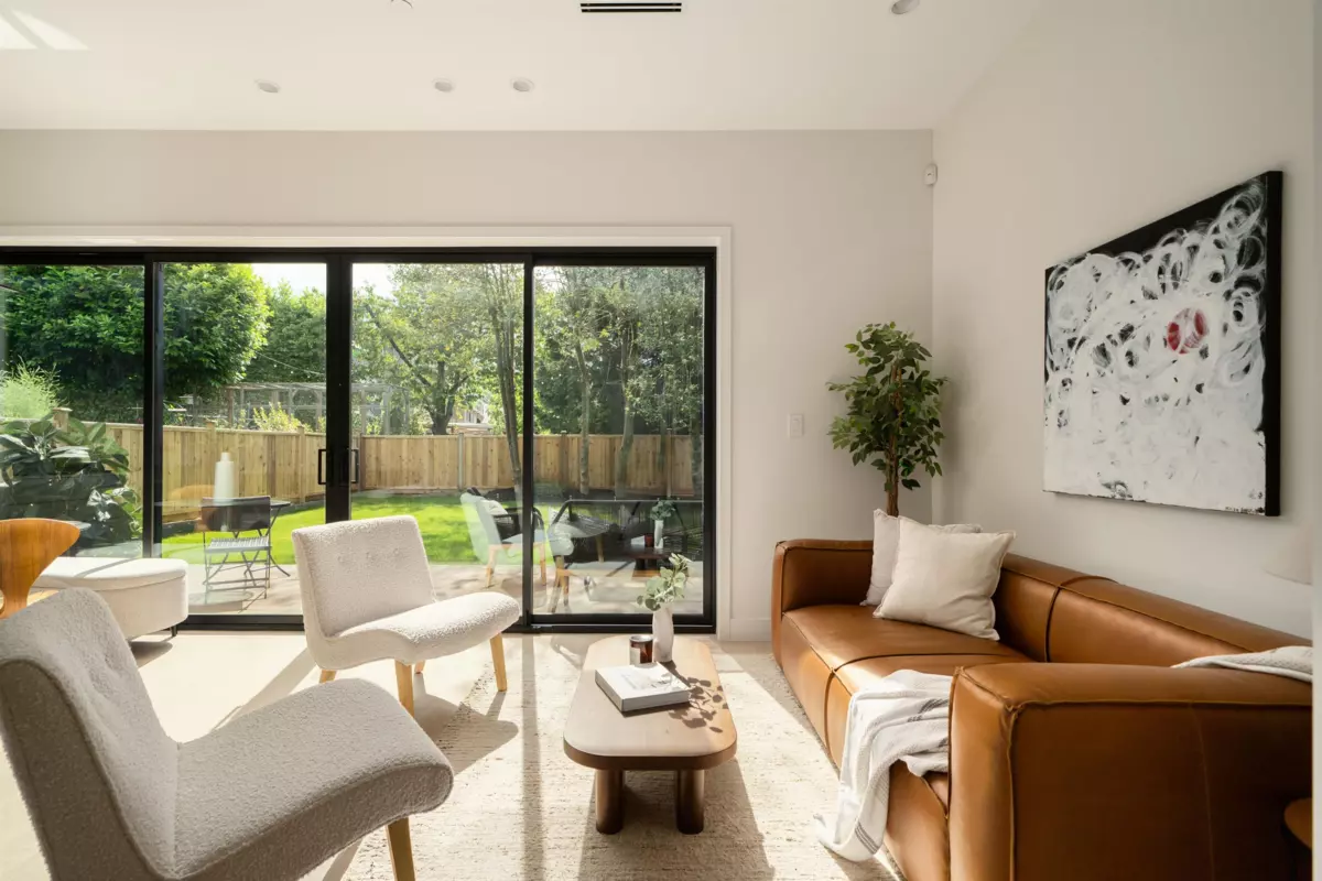 Family Room Photo of 2 4161 Windsor Street, Vancouver, BC