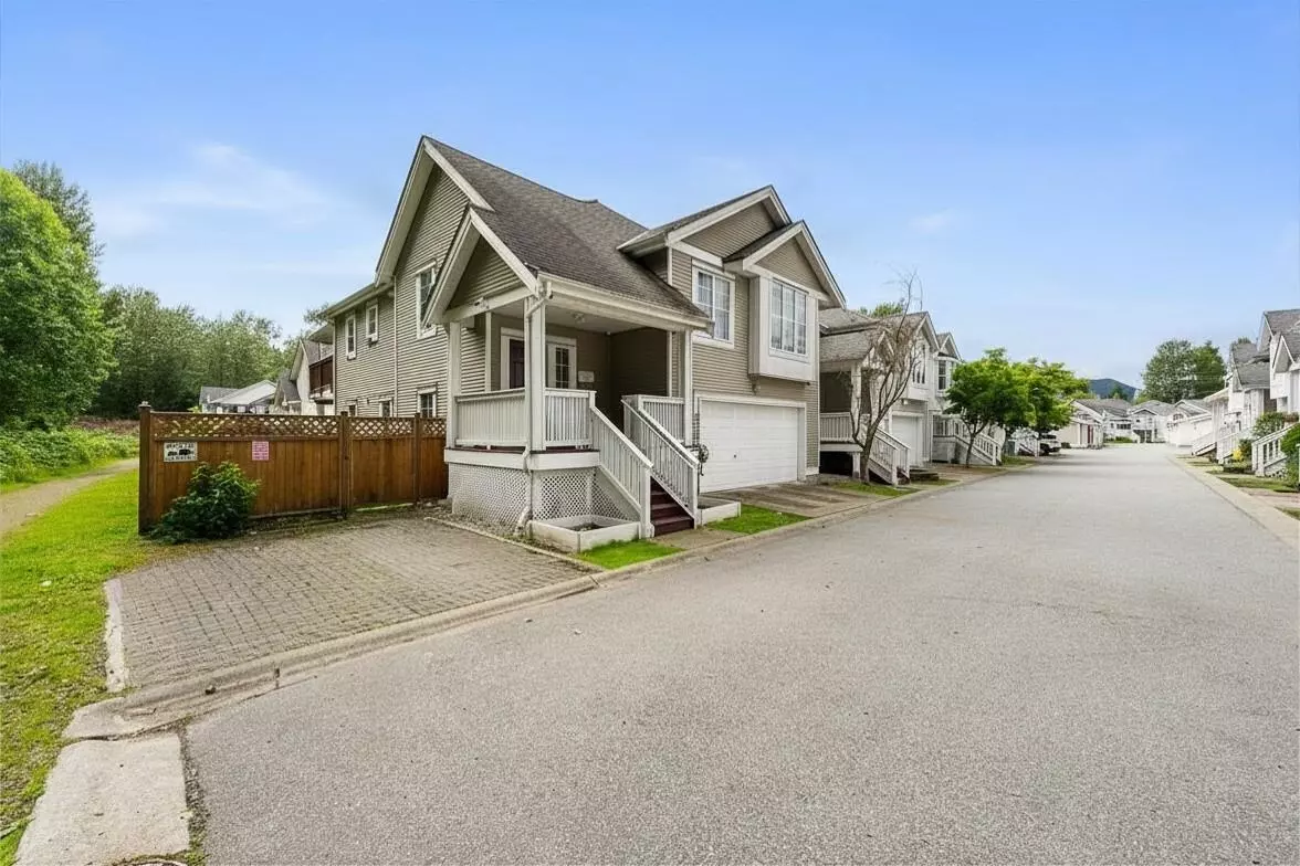 Family Room Photo of 328 3000 Riverbend Drive, Coquitlam, BC