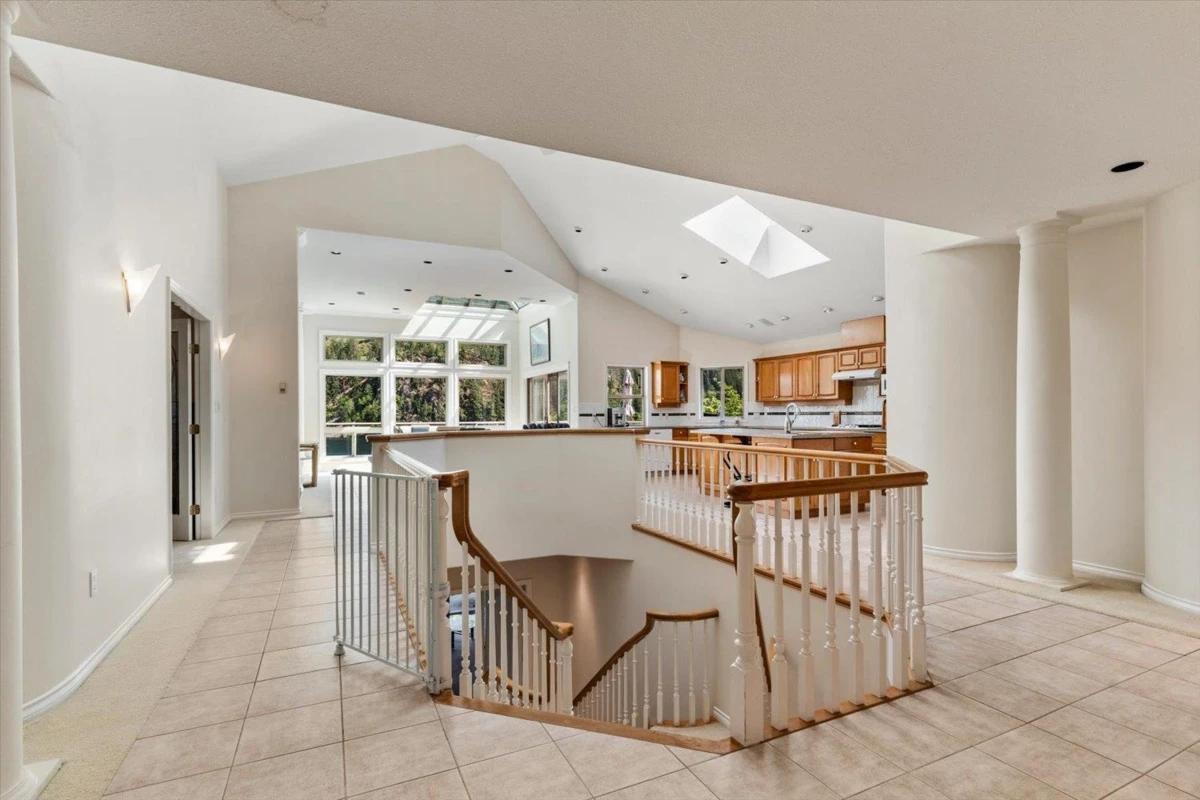 Dining Area Photo of 21313 Lakeview Crescent, Hope, BC