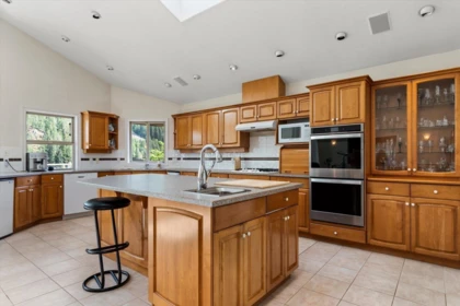 Breakfast Nook Photo of 21313 Lakeview Crescent, Hope, BC
