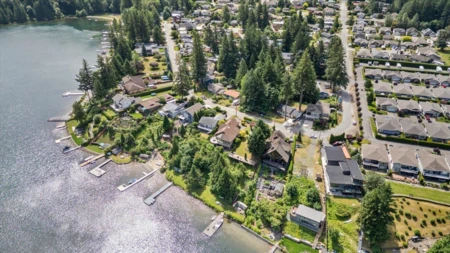 21313 Lakeview Crescent, Hope, BC, Hope — Single Family Residence for sale