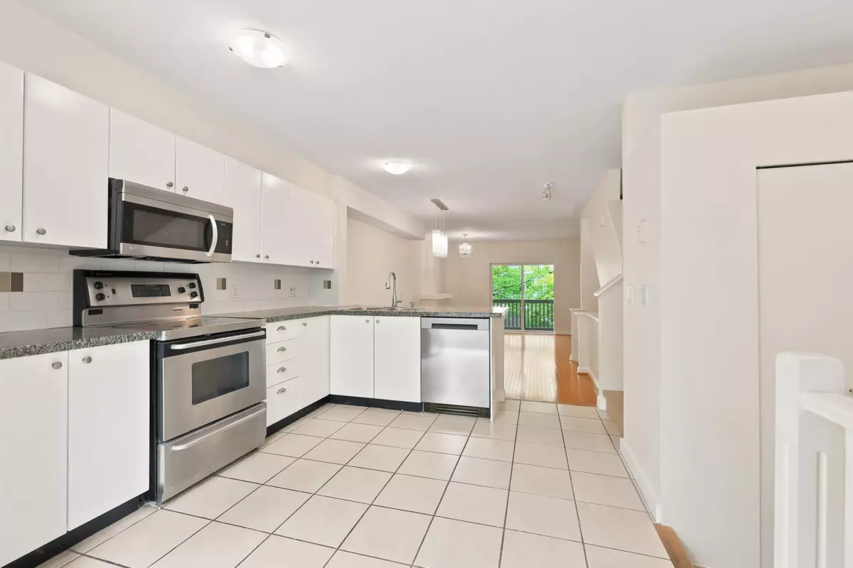 Dining Area Photo of 141 15236 36 Avenue, Surrey, BC