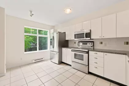 Kitchen Photo of 141 15236 36 Avenue, Surrey, BC