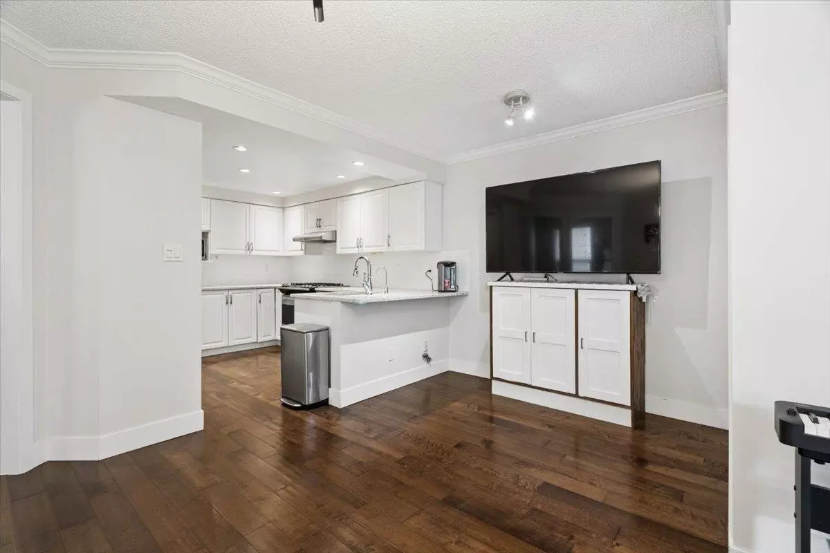 Family Room Photo of 21 6478 121 Street, Surrey, BC