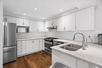 Kitchen Island Photo of 21 6478 121 Street, Surrey, BC