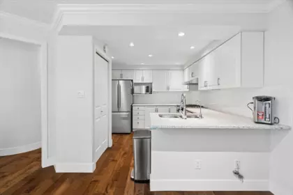Kitchen Photo of 21 6478 121 Street, Surrey, BC
