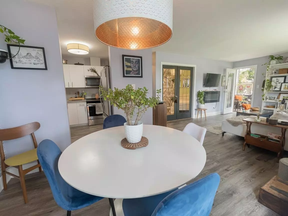 Dining Area Photo of 104 15991 Thrift Avenue, White Rock, BC