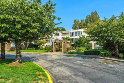 Hot Tub / Spa Photo of 104 15991 Thrift Avenue, White Rock, BC