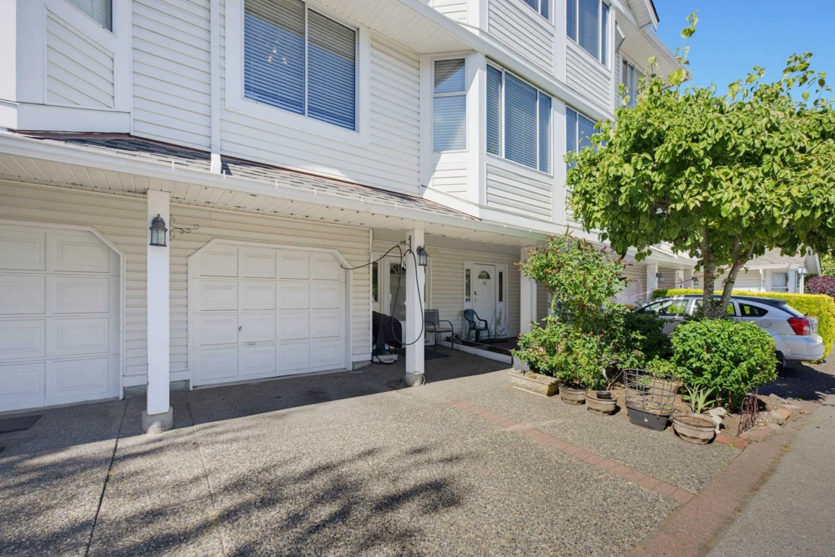 Living Room Photo of 97 7955 122 Street, Surrey, BC