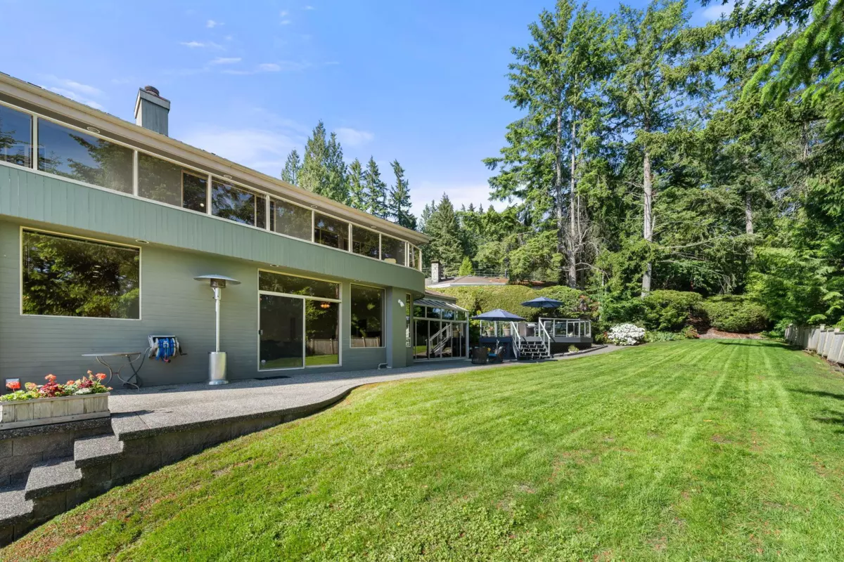 Family Room Photo of 4406 Woodpark Road, West Vancouver, BC