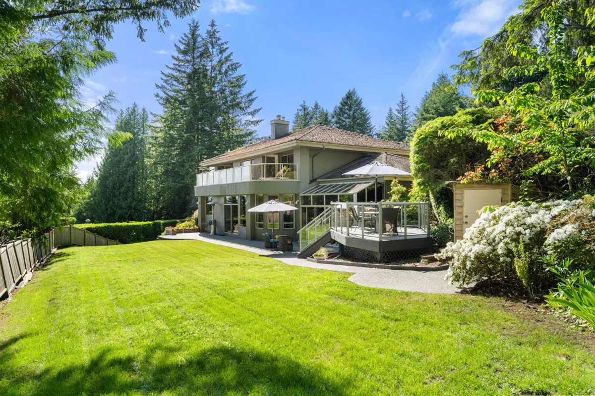Living Room Photo of 4406 Woodpark Road, West Vancouver, BC