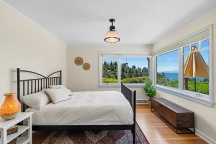 Breakfast Nook Photo of 6577 Marine Drive, West Vancouver, BC