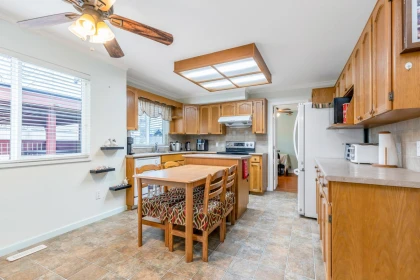 Kitchen Island Photo of 9505 161 Street, Surrey, BC