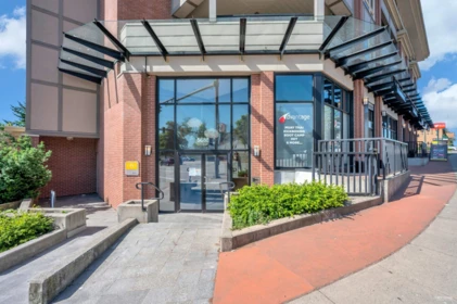401 5688 Hastings Street, Burnaby, BC, Burnaby — Apartment/Condo for sale