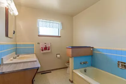 Powder Room Photo of 9481 Woodbine Street, Chilliwack, BC