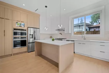 Kitchen Photo of 1 1433 Barberry Drive, Port Coquitlam, BC
