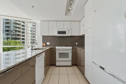 302 4808 Hazel Street, Burnaby, BC, Burnaby — Apartment/Condo for sale