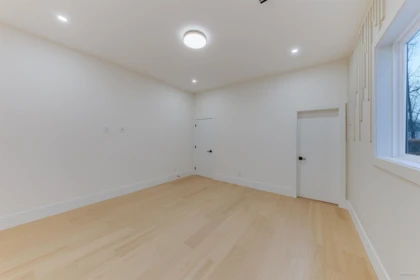 Walk-In Closet Photo of 20331 27 Avenue, Langley, BC