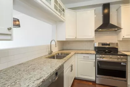 309 2 Renaissance Square, New Westminster, BC, New westminster — Apartment/Condo for sale